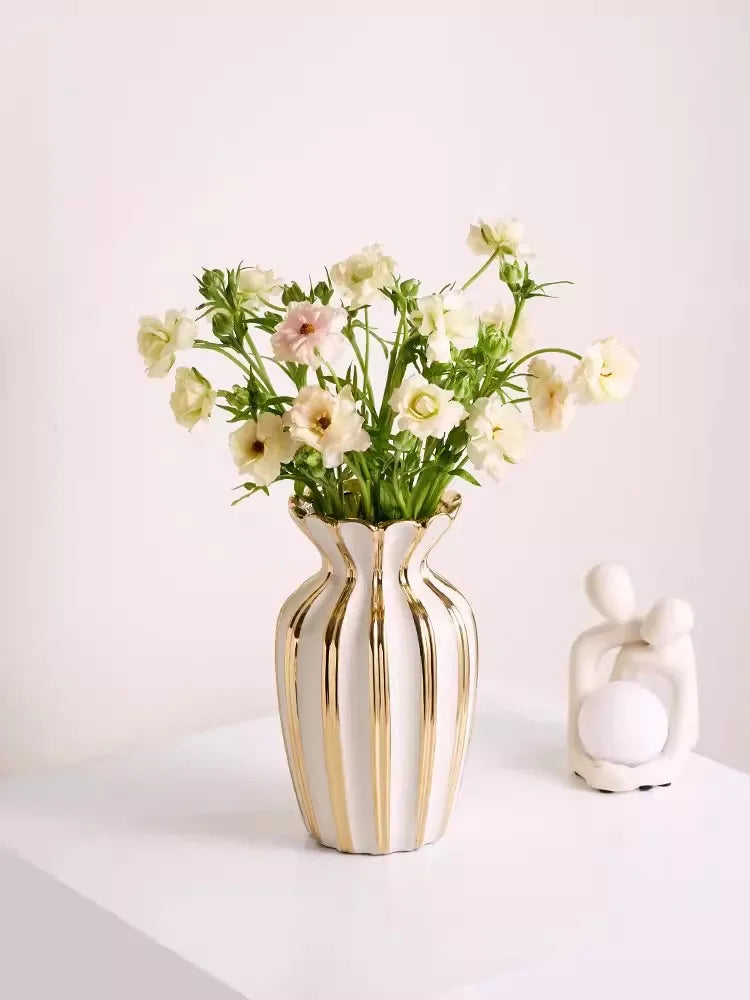 American retro gold painted cream white ceramic vase, living room, coffee table, flower arrangement, high-end feeling, water-bas